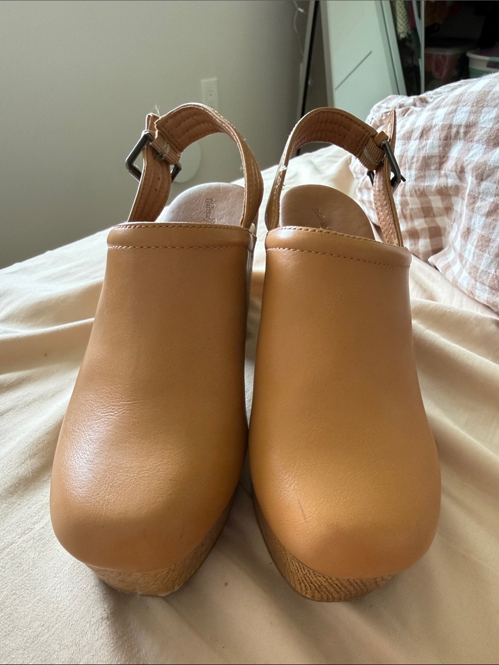 Universal Thread Tan Slingback Clog Mules with Buckle Strap